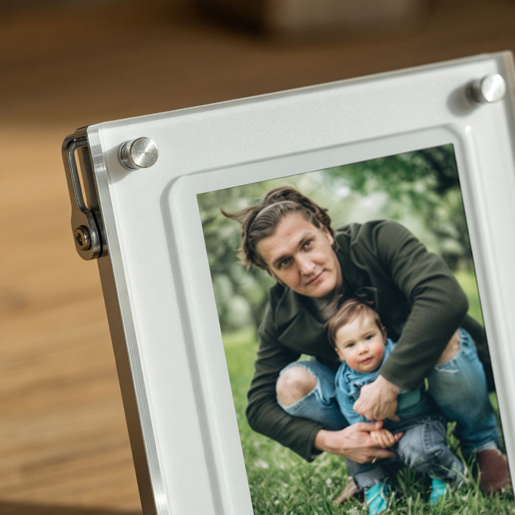 Digital Photo Frame with HD Display and USB